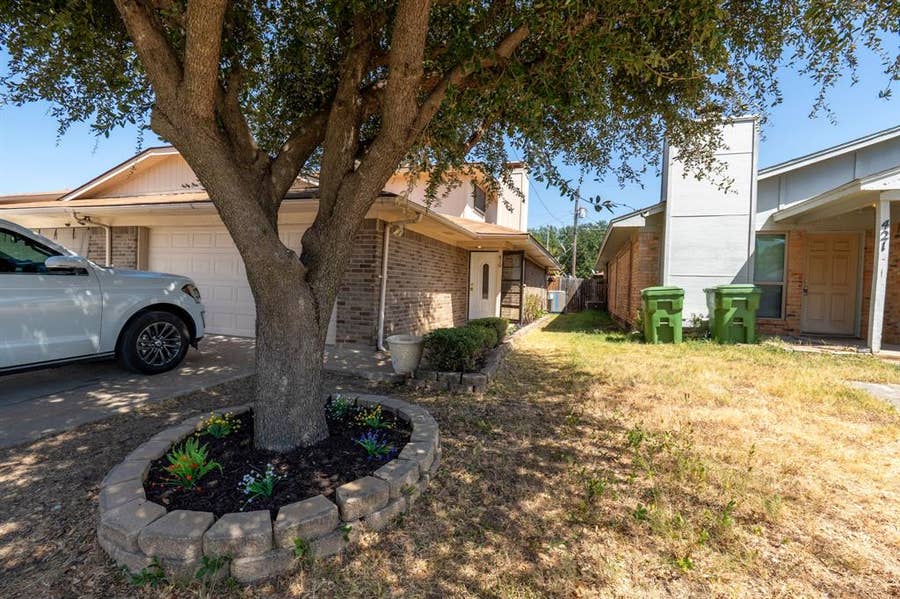 Property photo for 419 S Las Vegas Trail, White Settlement, TX