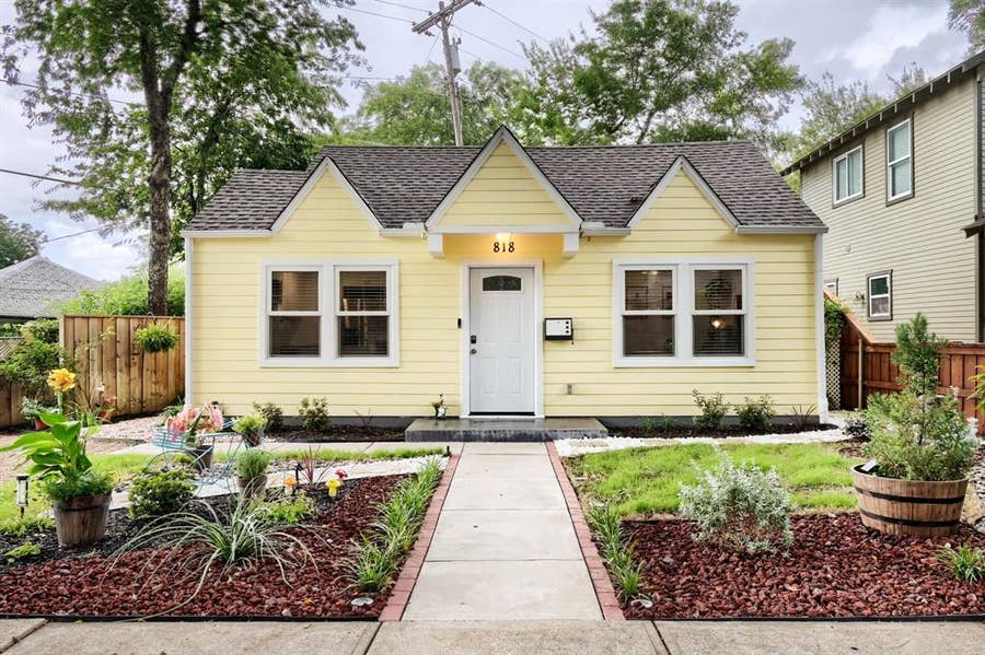 Property photo for 818 N Windomere Avenue, Dallas, TX