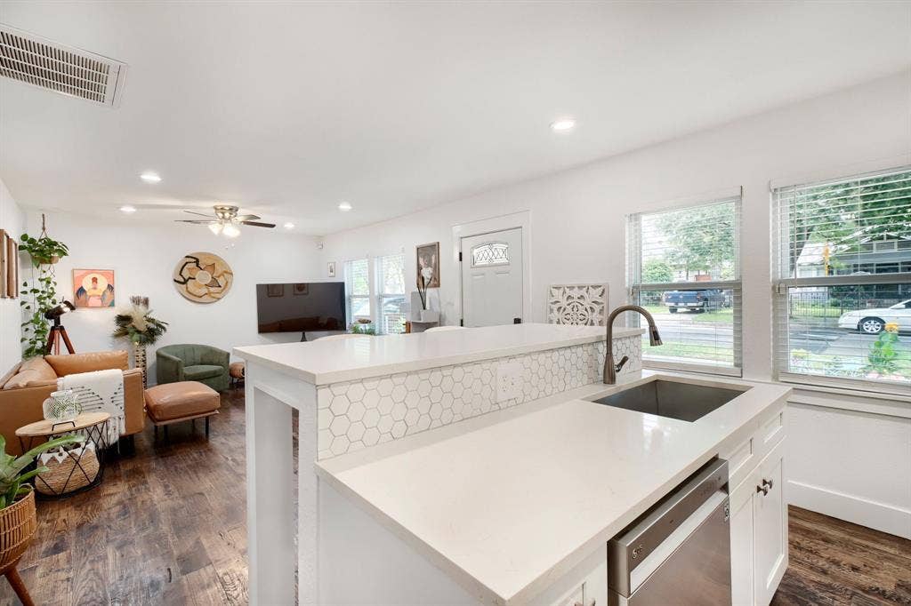 818 N Windomere Avenue, Dallas, TX 75208 818 N Windomere Avenue, Dallas, TX 75208