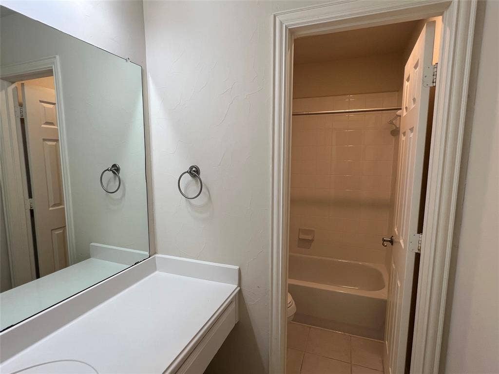 1228 Sandy Shore Road, Irving, TX 75063