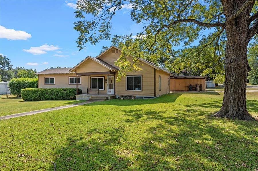 Property photo for 1314 W 9th Street, Clifton, TX