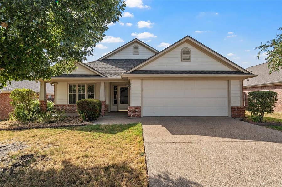 Property photo for 2541 Massey Lane, Robinson, TX