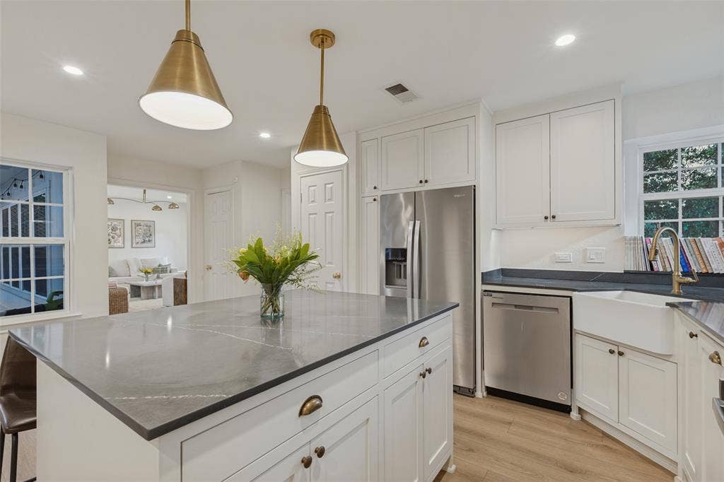 6042 Mercedes Avenue, Dallas, TX 75206 6042 Mercedes Avenue, Dallas, TX 75206