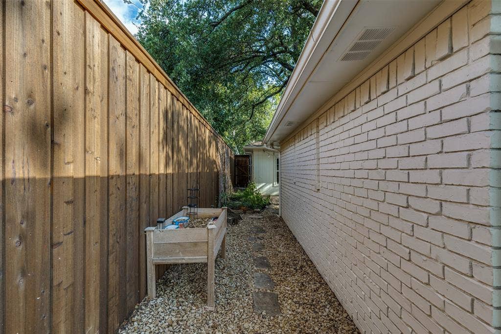 6042 Mercedes Avenue, Dallas, TX 75206 6042 Mercedes Avenue, Dallas, TX 75206