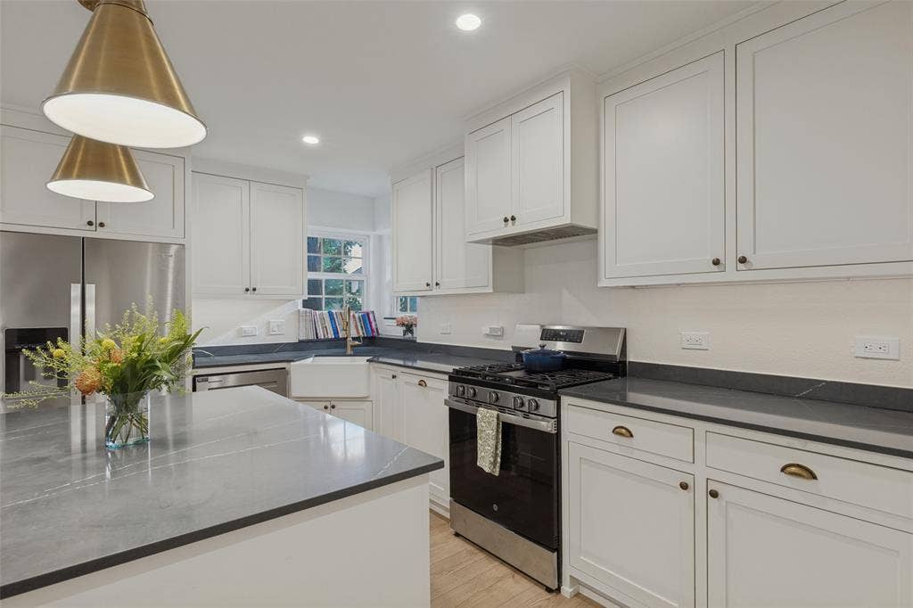 6042 Mercedes Avenue, Dallas, TX 75206 6042 Mercedes Avenue, Dallas, TX 75206