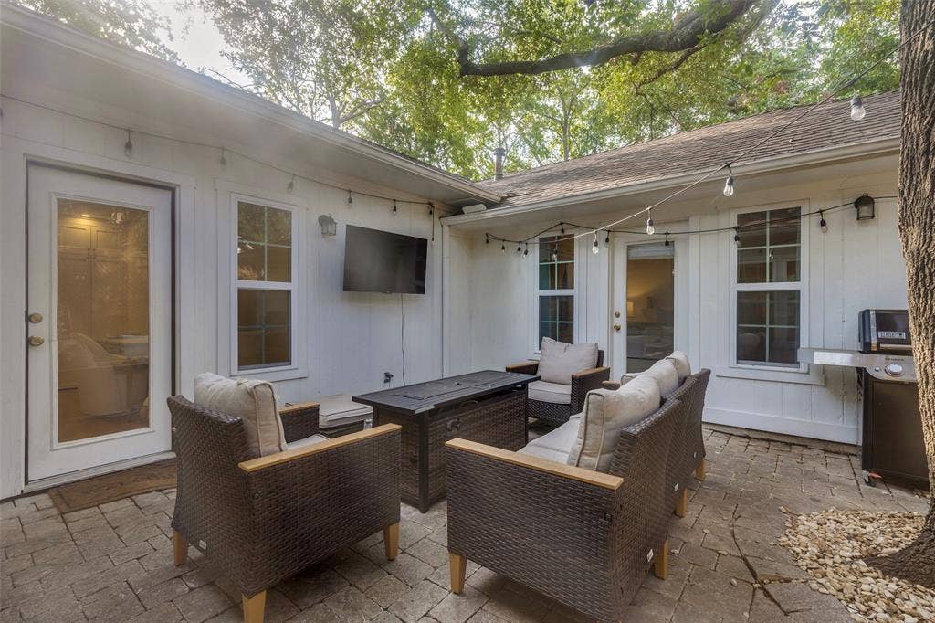 6042 Mercedes Avenue, Dallas, TX 75206 6042 Mercedes Avenue, Dallas, TX 75206