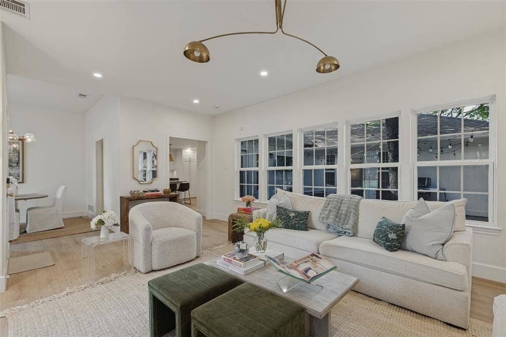 6042 Mercedes Avenue, Dallas, TX 75206 6042 Mercedes Avenue, Dallas, TX 75206