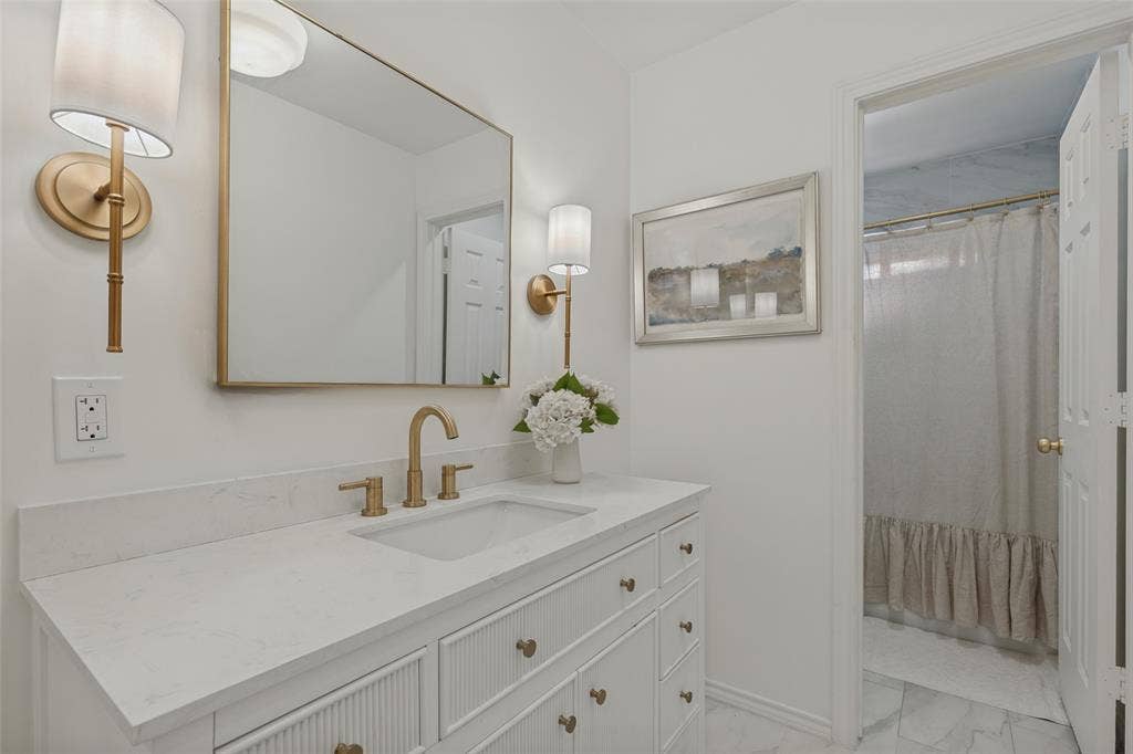 6042 Mercedes Avenue, Dallas, TX 75206 6042 Mercedes Avenue, Dallas, TX 75206