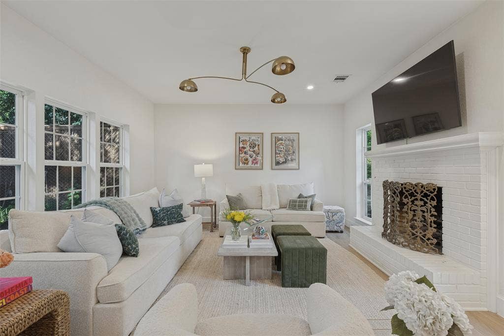 6042 Mercedes Avenue, Dallas, TX 75206 6042 Mercedes Avenue, Dallas, TX 75206