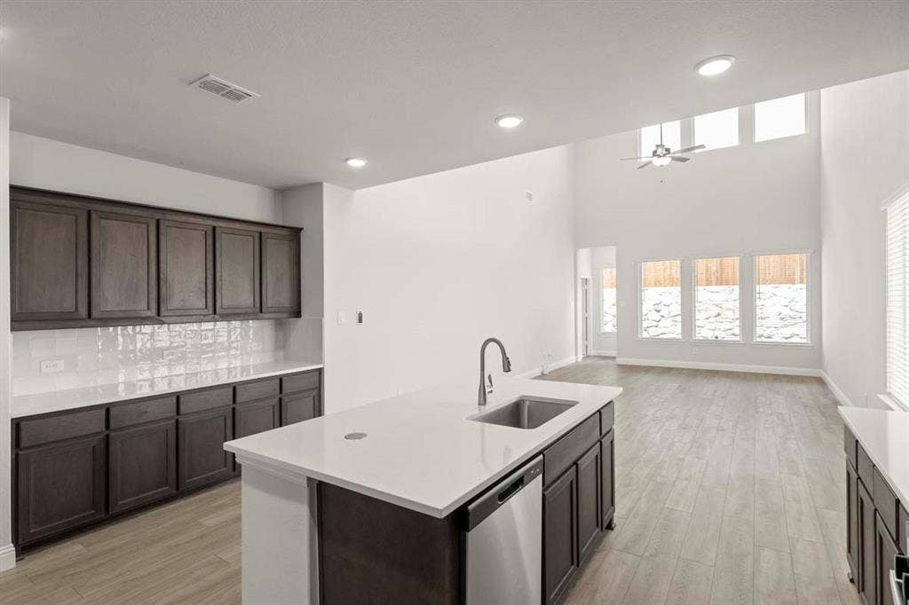 1033 Lovely Day Drive, Lavon, TX 75166 03_1033-lovely-day-lavon-tx-open-kitchen