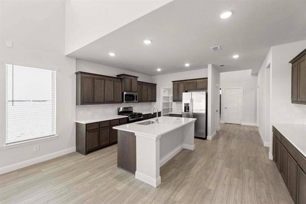 1033 Lovely Day Drive, Lavon, TX 75166 02_1033-lovely-day-lavon-tx-kitchen