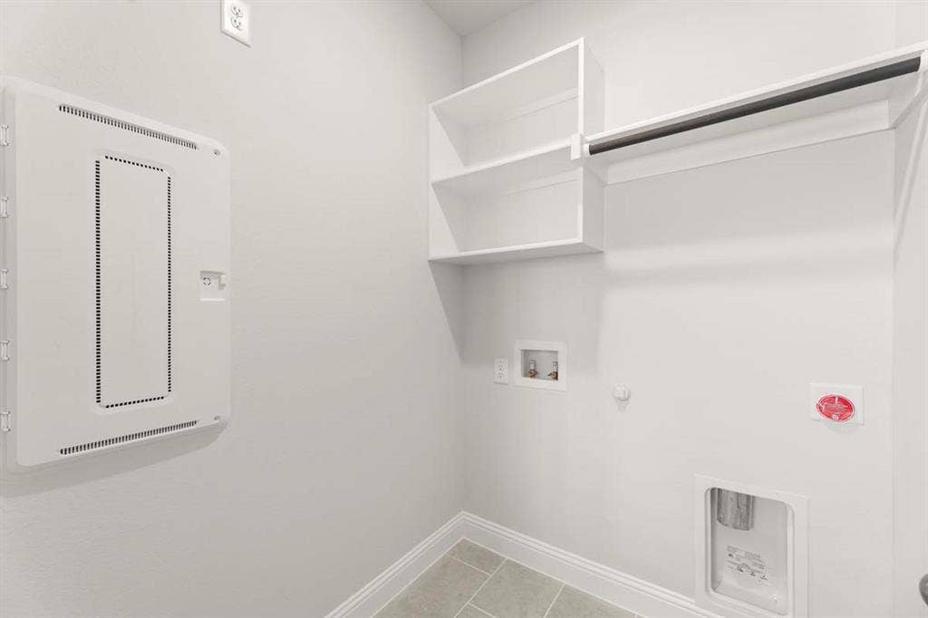 1033 Lovely Day Drive, Lavon, TX 75166 14_1033-lovely-day-lavon-tx-laundry-room