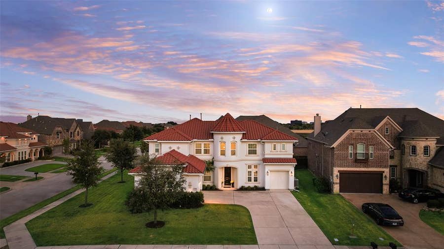 Property photo for 2408 Brisbane Lane, Plano, TX