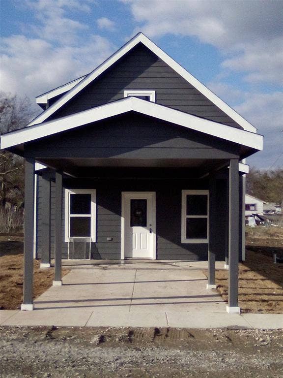 Property photo for 114 E Oak Street, Whitewright, TX