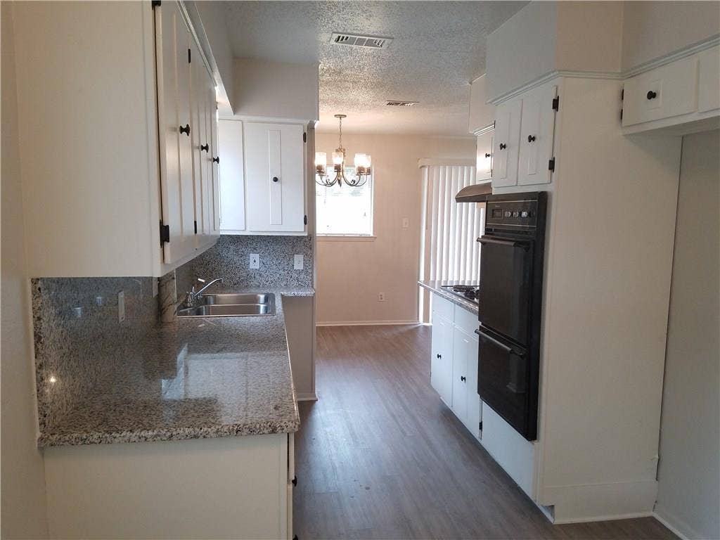 2724 BUFFALO Drive, Arlington, TX 76013