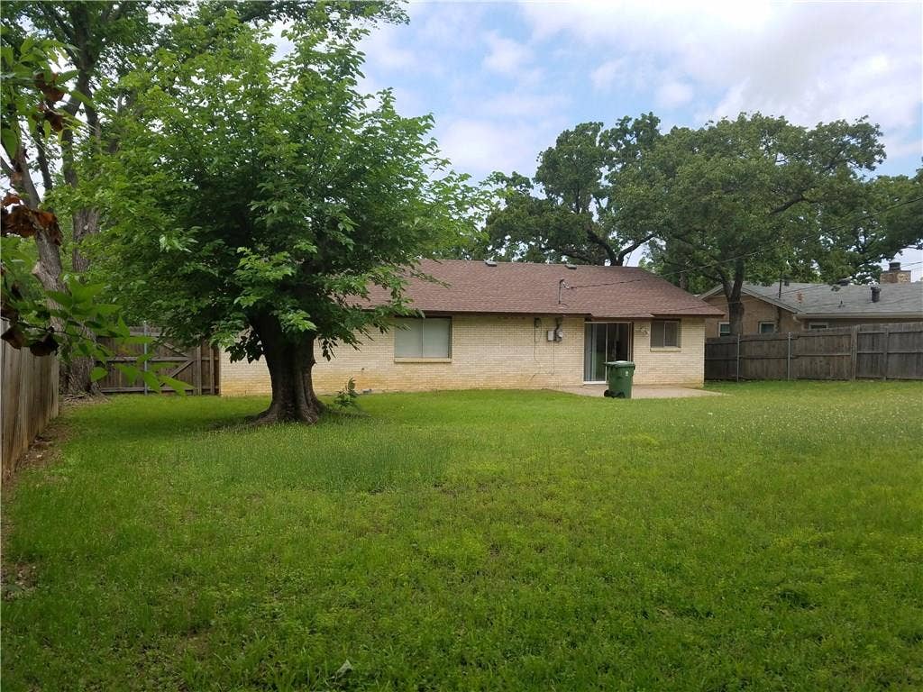 2724 BUFFALO Drive, Arlington, TX 76013