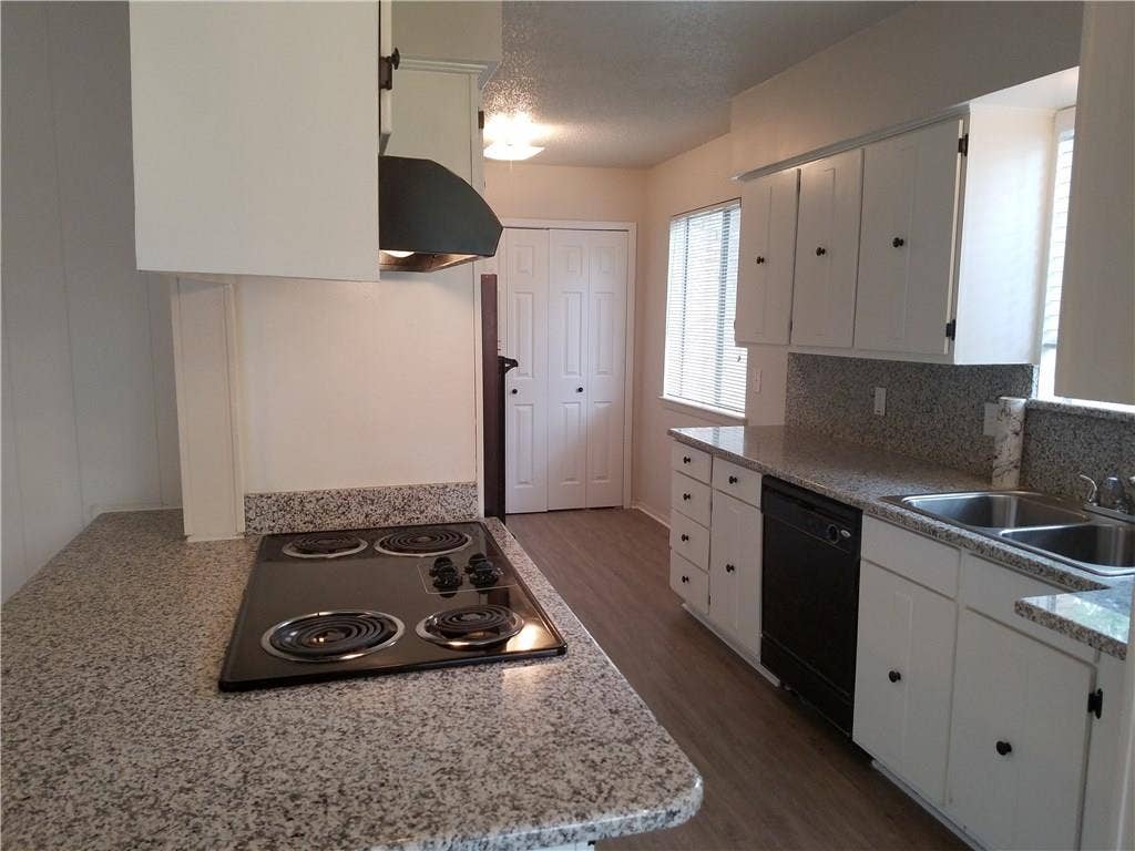 2724 BUFFALO Drive, Arlington, TX 76013