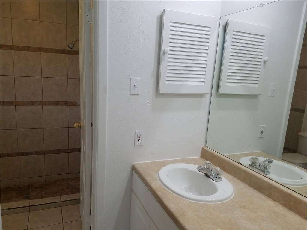 2724 BUFFALO Drive, Arlington, TX 76013