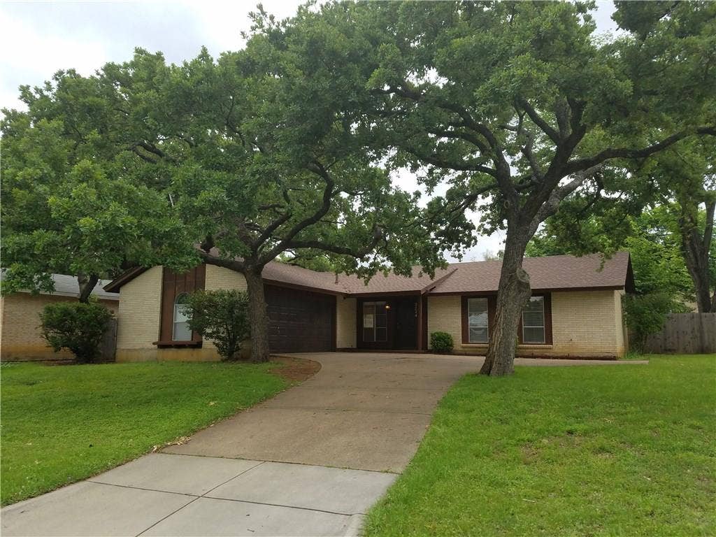 2724 BUFFALO Drive, Arlington, TX 76013