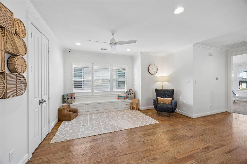 7318 Casa Loma Avenue, Dallas, TX 75214 Play area just off the Second floor den. Built in bench storage.