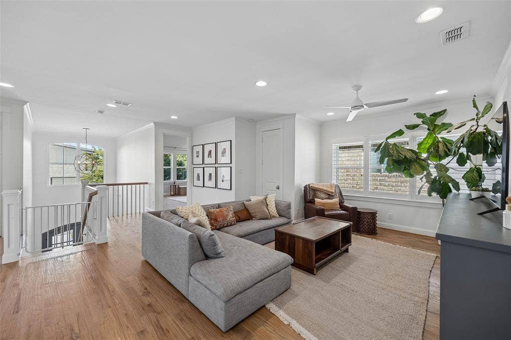 7318 Casa Loma Avenue, Dallas, TX 75214 Upstairs Den for separate private relaxing.