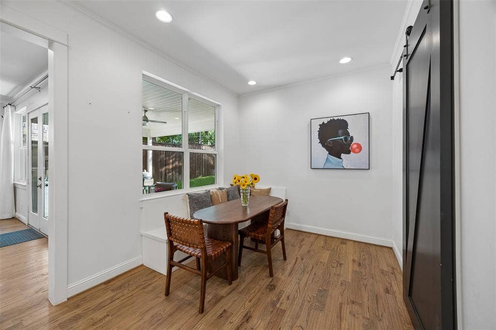 7318 Casa Loma Avenue, Dallas, TX 75214 Breakfast area with builtin bench seating.