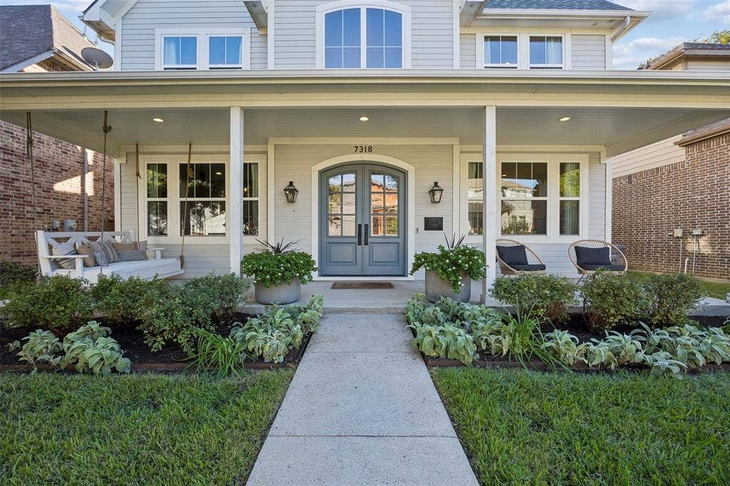 7318 Casa Loma Avenue, Dallas, TX 75214 Welcome to the relaxing front porch