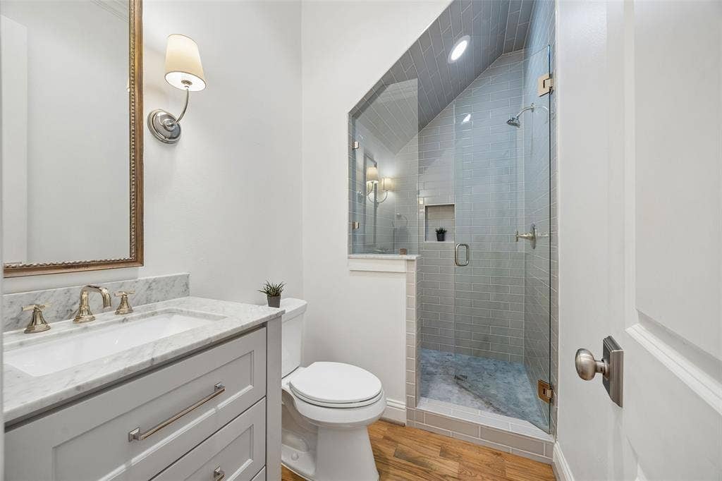 7318 Casa Loma Avenue, Dallas, TX 75214 First floor full bath