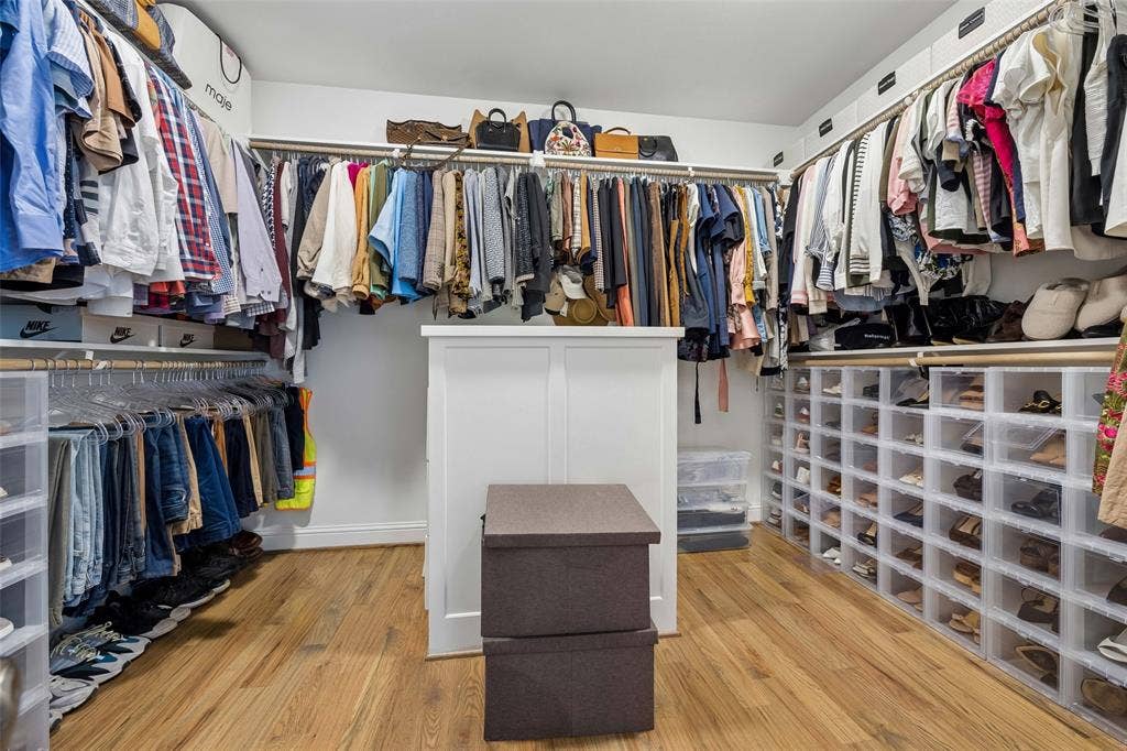 7318 Casa Loma Avenue, Dallas, TX 75214 Custom Primary walk in closet