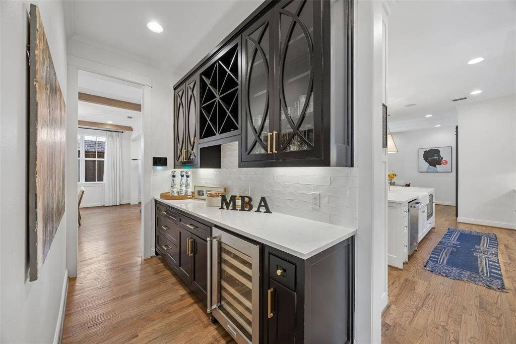 7318 Casa Loma Avenue, Dallas, TX 75214 Beverage center and bar area for simple entertaining