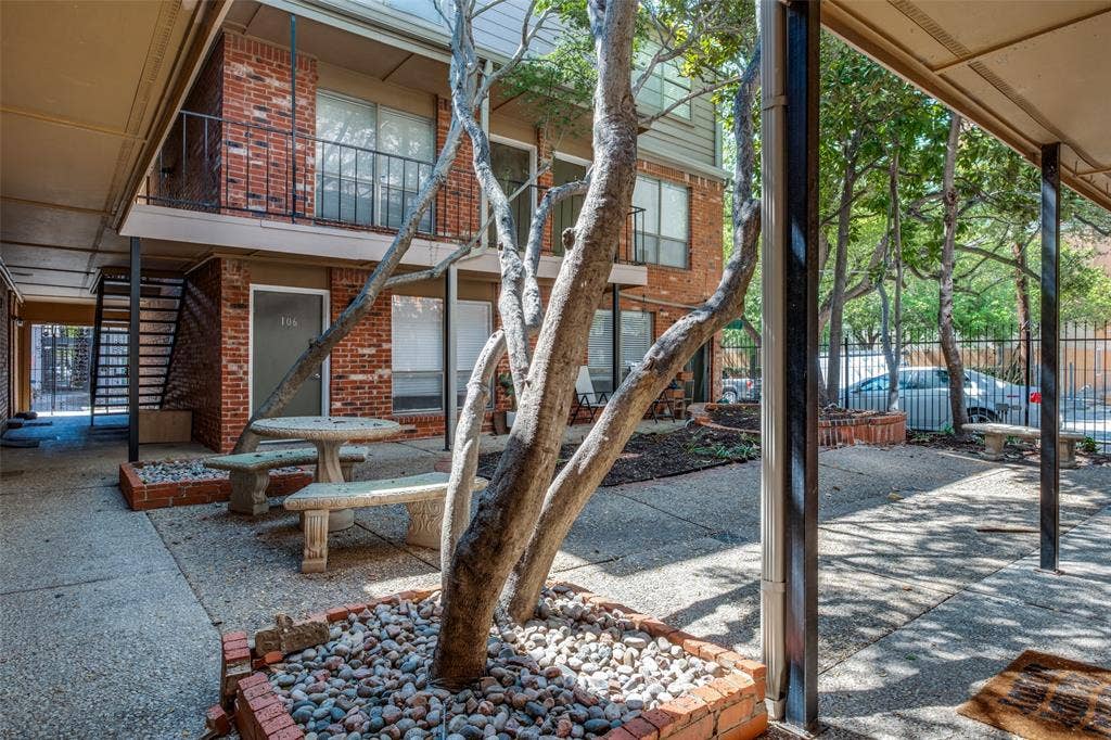 4525 Gilbert, #204, Dallas, TX 75219 4525 Gilbert, #204, Dallas, TX 75219
