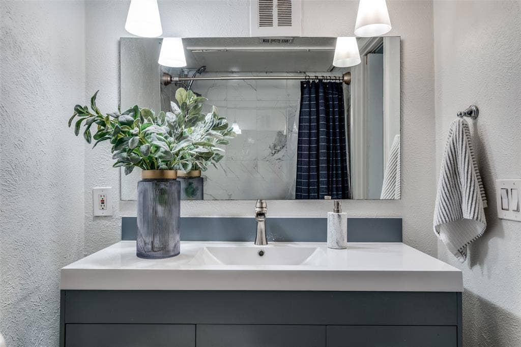 4525 Gilbert, #204, Dallas, TX 75219 4525 Gilbert, #204, Dallas, TX 75219