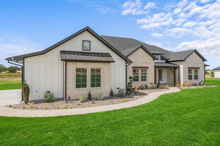 Property photo for 1054 Dixie Estates Way, Whitesboro, TX