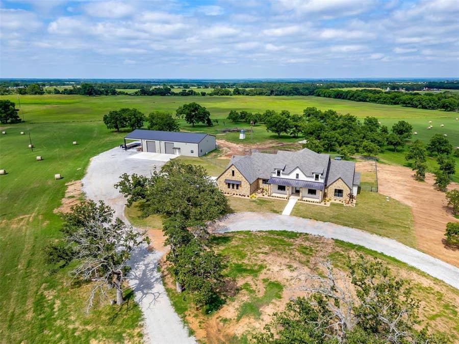 Property photo for 3019 Orchard Road, Bowie, TX