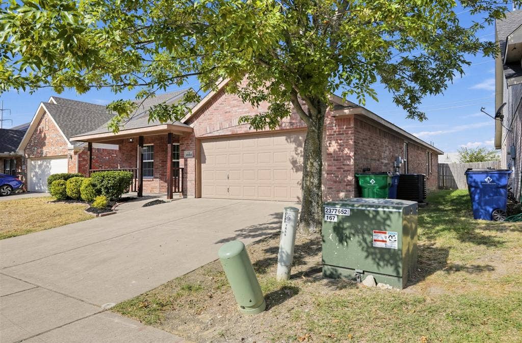 1655 Wildflower Drive, Waxahachie, TX 75165