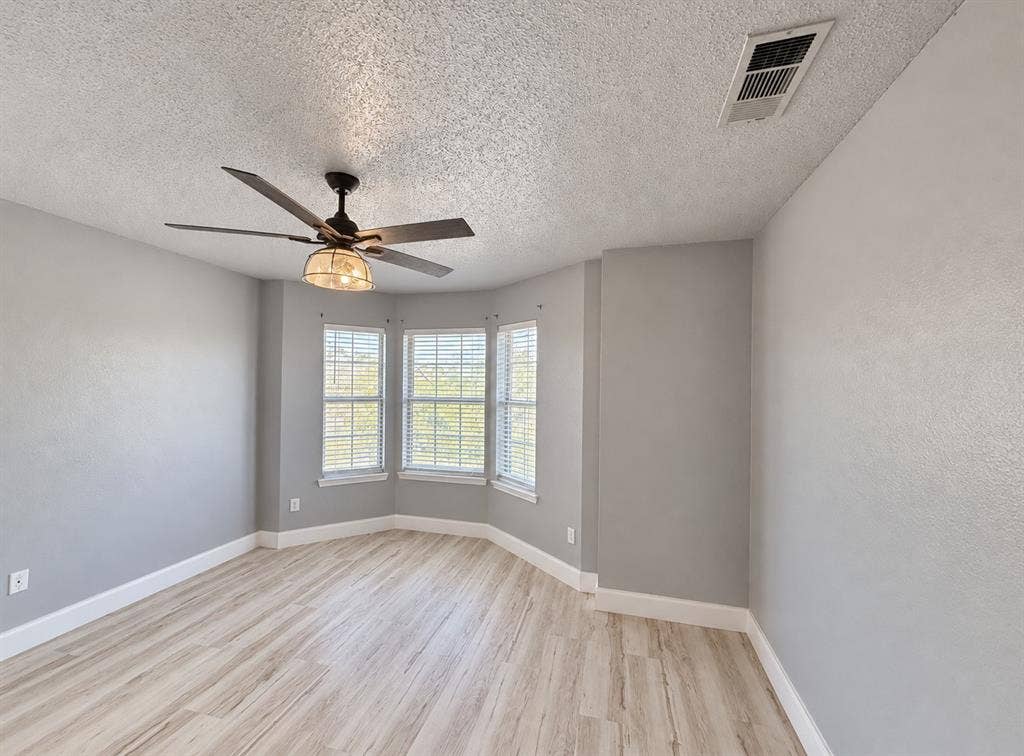 5709 Parkwood Trail, Haltom City, TX 76137 5709 Parkwood Trail, Haltom City, TX 76137