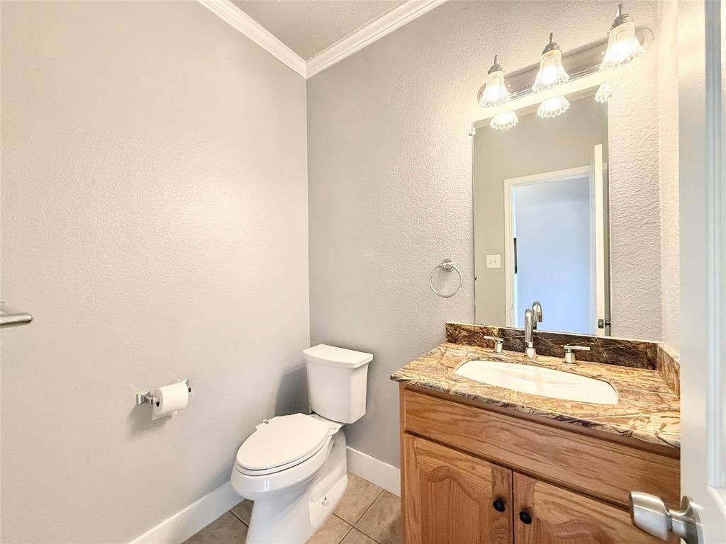 5709 Parkwood Trail, Haltom City, TX 76137 5709 Parkwood Trail, Haltom City, TX 76137
