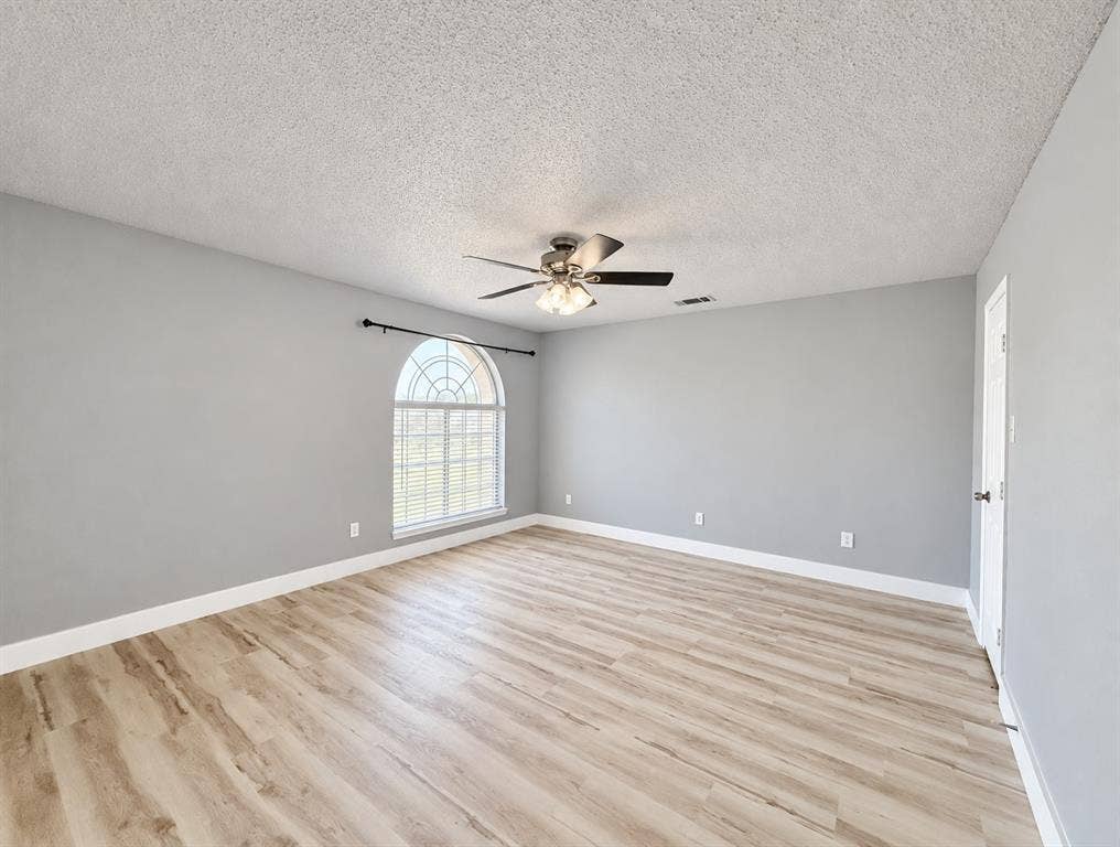 5709 Parkwood Trail, Haltom City, TX 76137 5709 Parkwood Trail, Haltom City, TX 76137
