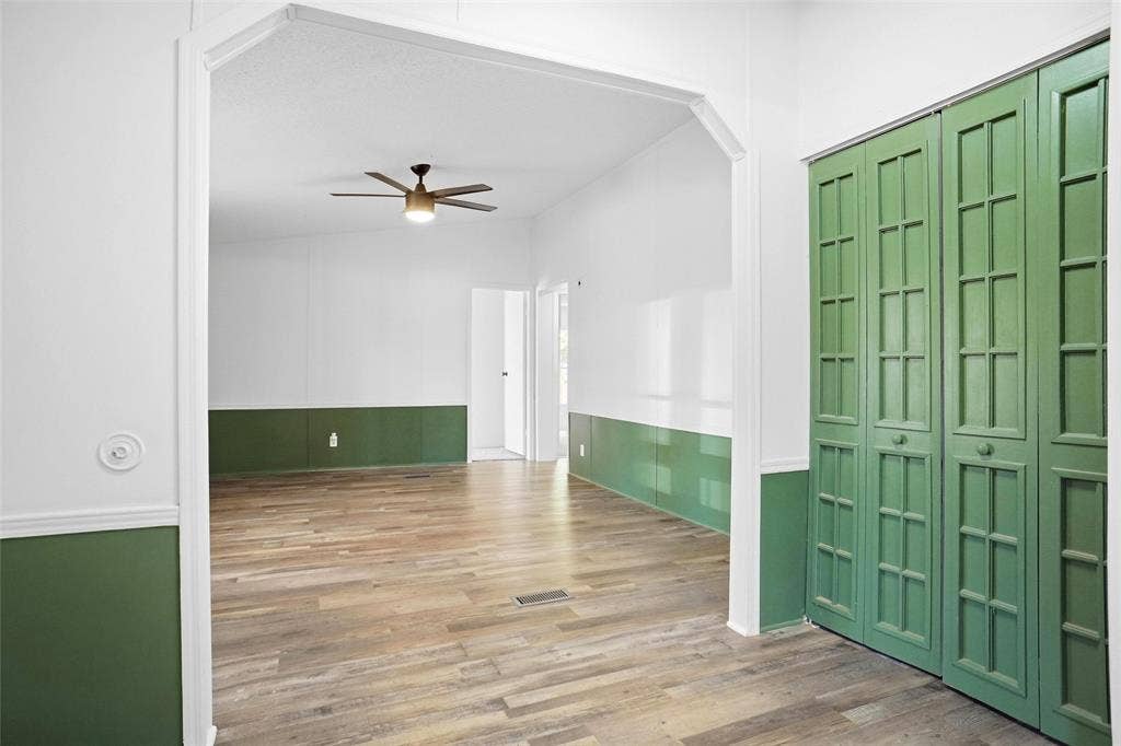 276 Wonder Drive, Springtown, TX 76082 Entry Way