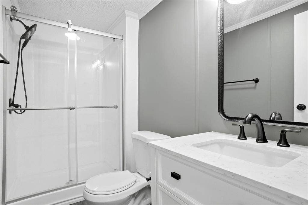 276 Wonder Drive, Springtown, TX 76082 2nd BathroomBetween Bedrooms