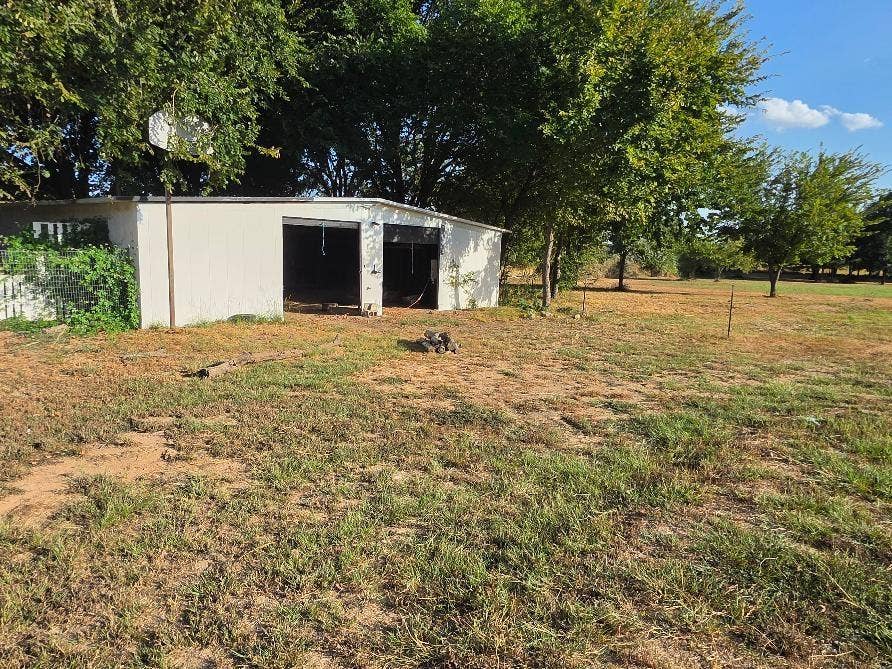 276 Wonder Drive, Springtown, TX 76082 Barn, Shop or Garage