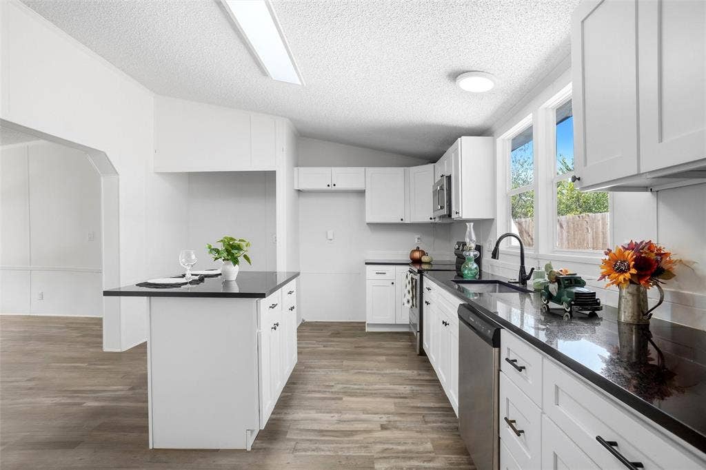 276 Wonder Drive, Springtown, TX 76082 Kitchen