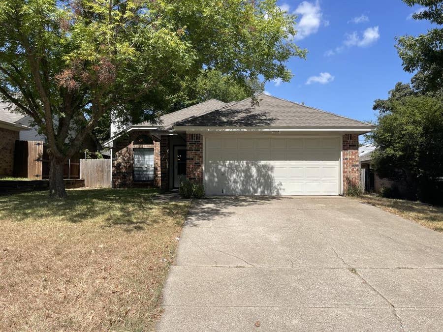 Property photo for 5737 STERLING GREEN Trail, Arlington, TX