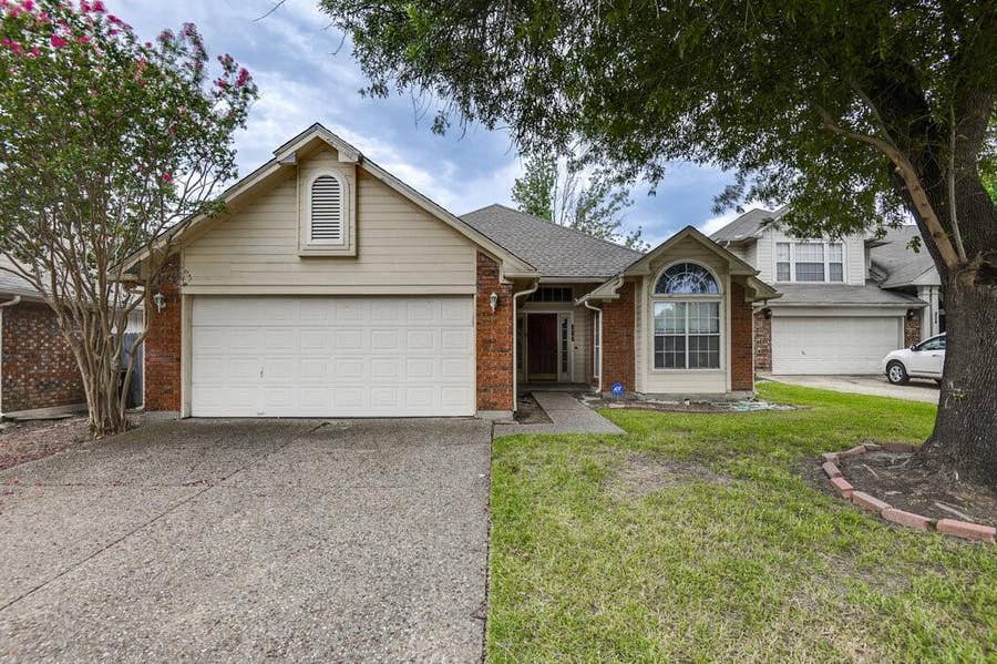 Property photo for 952 Freshwood Court, Arlington, TX