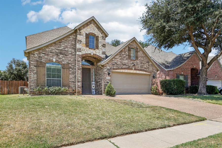 Property photo for 1910 Bentwood Court, Grapevine, TX