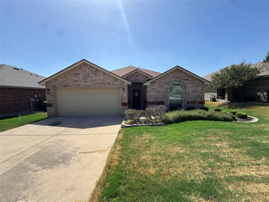 Property photo for 9909 Fressia Lane, Fort Worth, TX