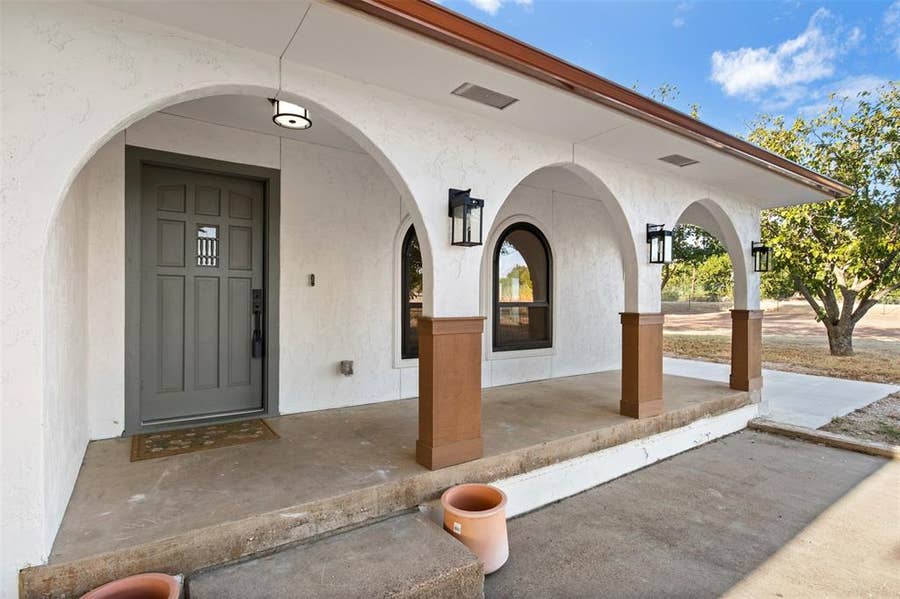 Property photo for 360 Rockett Lane, Pecan Hill, TX
