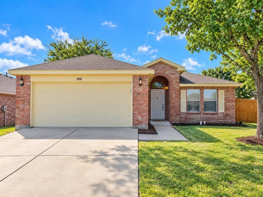 Property photo for 800 Castlewick Court, Arlington, TX