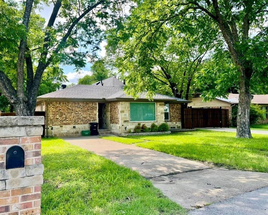 Property photo for 1111 Ervin Lane, Mesquite, TX