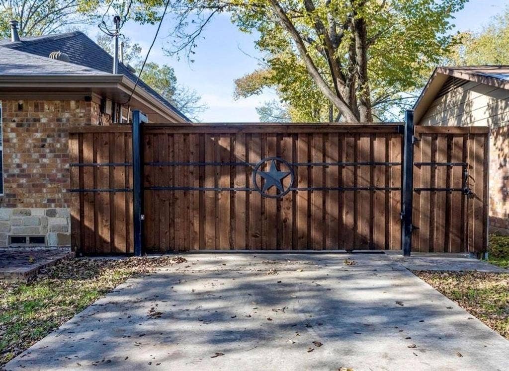 1111 Ervin Lane, Mesquite, TX 75149 1111 Ervin Lane, Mesquite, TX 75149